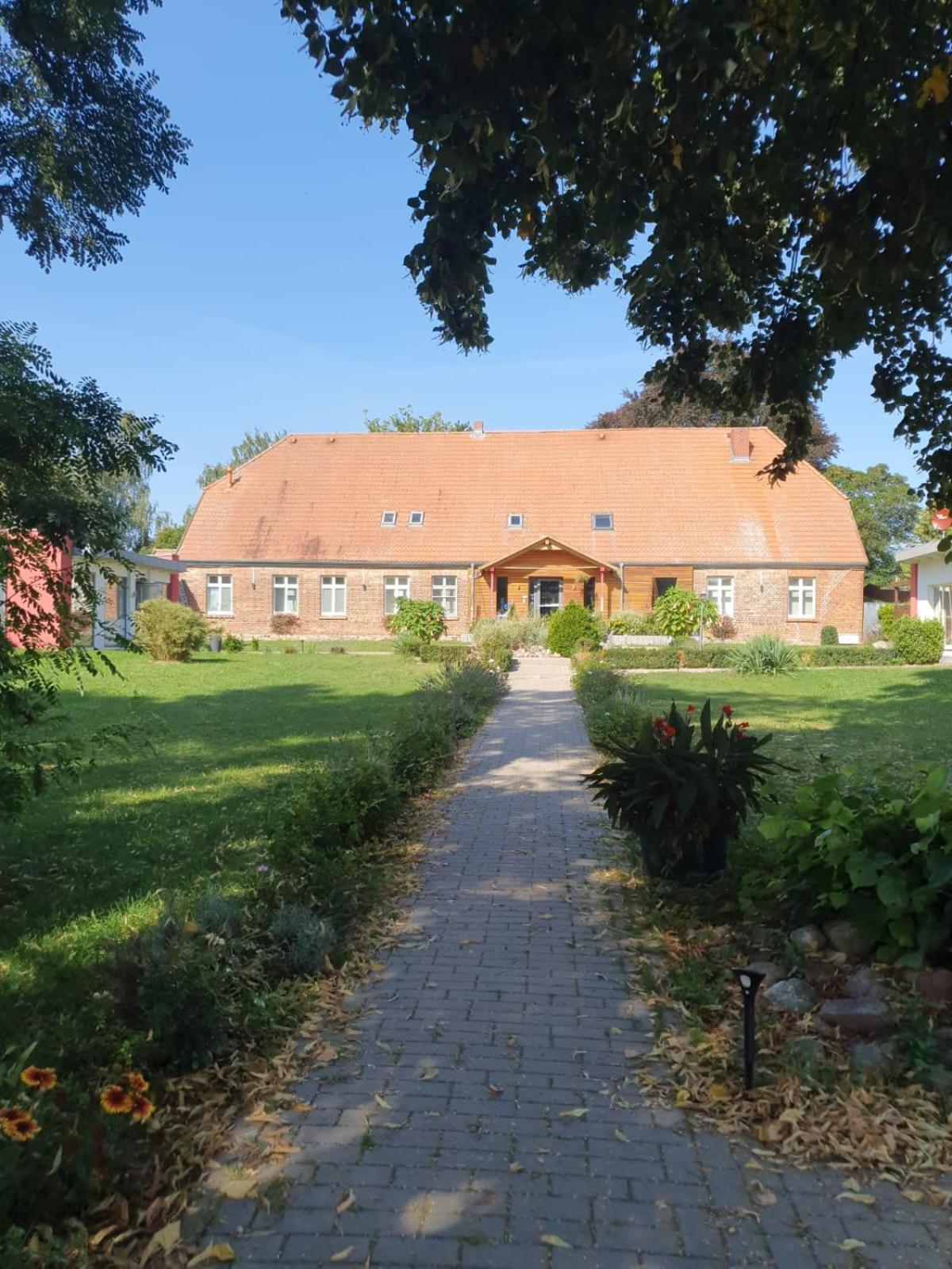 Hotelpension Pfarrhaus Alt Schwerin Ngoại thất bức ảnh