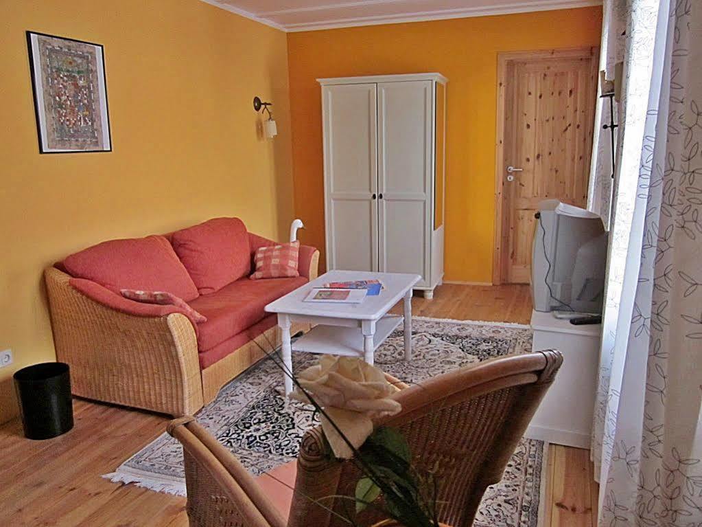 Hotelpension Pfarrhaus Alt Schwerin Ngoại thất bức ảnh